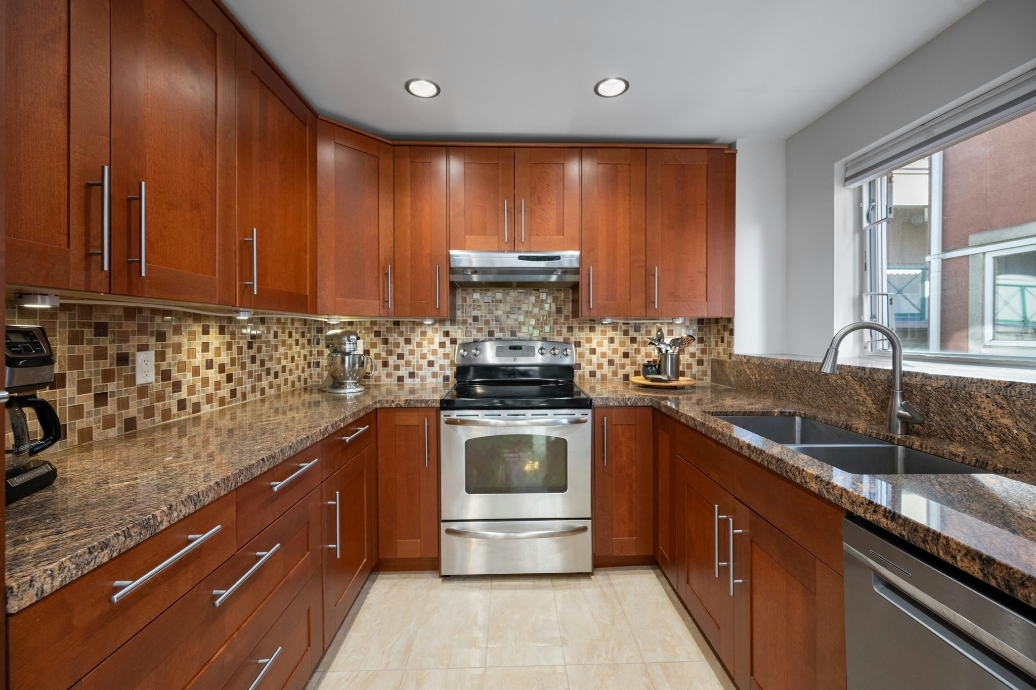302-12 Laguna Court, New Westminster, BC, V3M 6W4 - 6