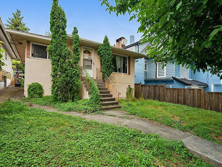 8247 10th Avenue, Burnaby, BC, V3N 2S6
