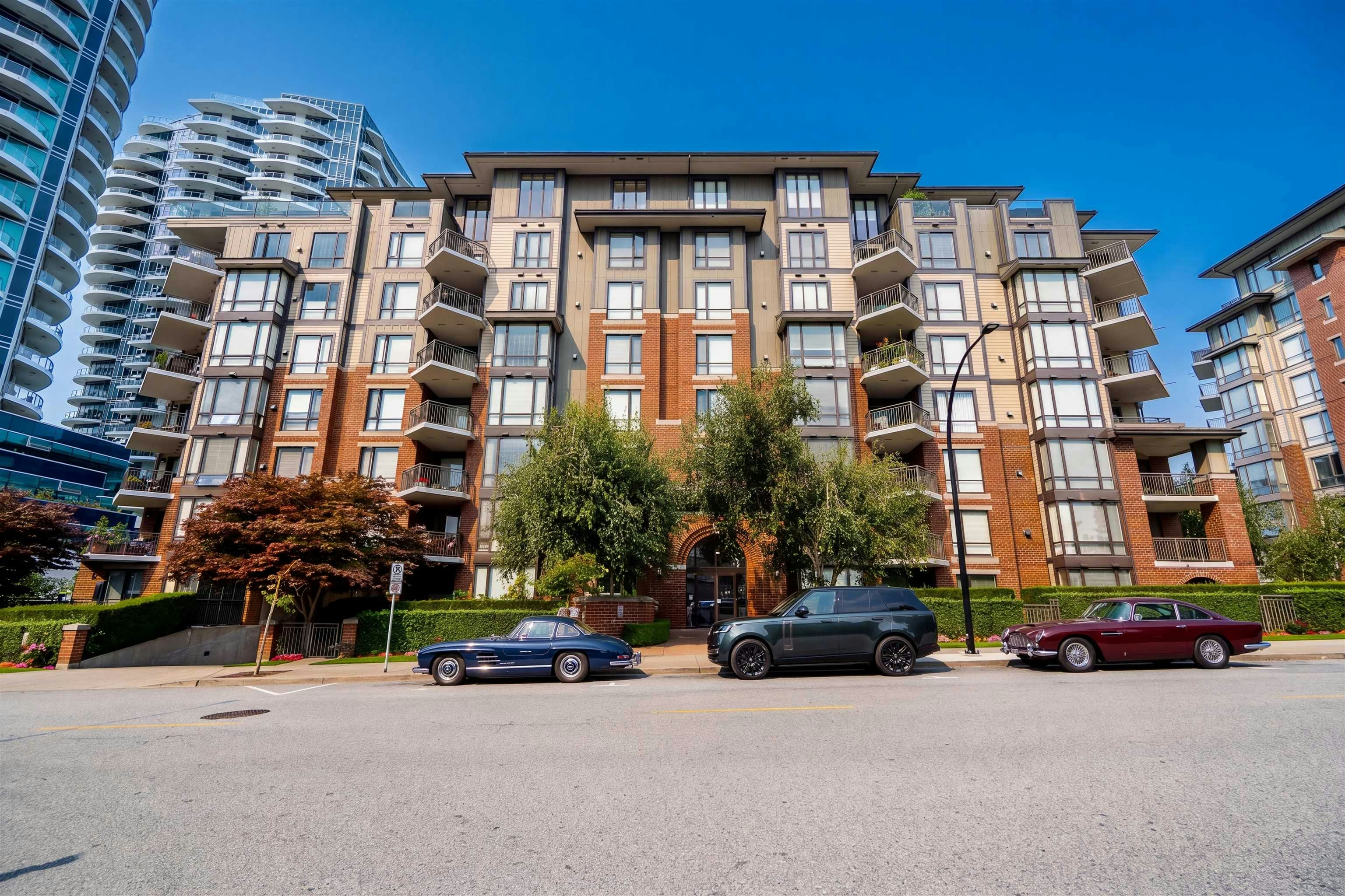 403-1551 Foster Street, Surrey, BC, V4B 5M1