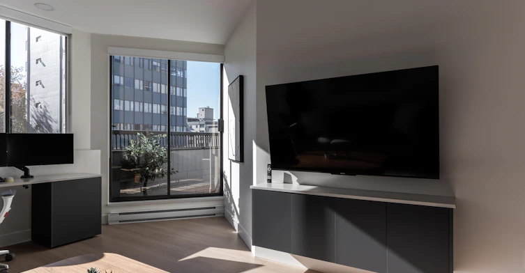 1270 Robson St, Vancouver, BC, V6E 3Z6 - 3