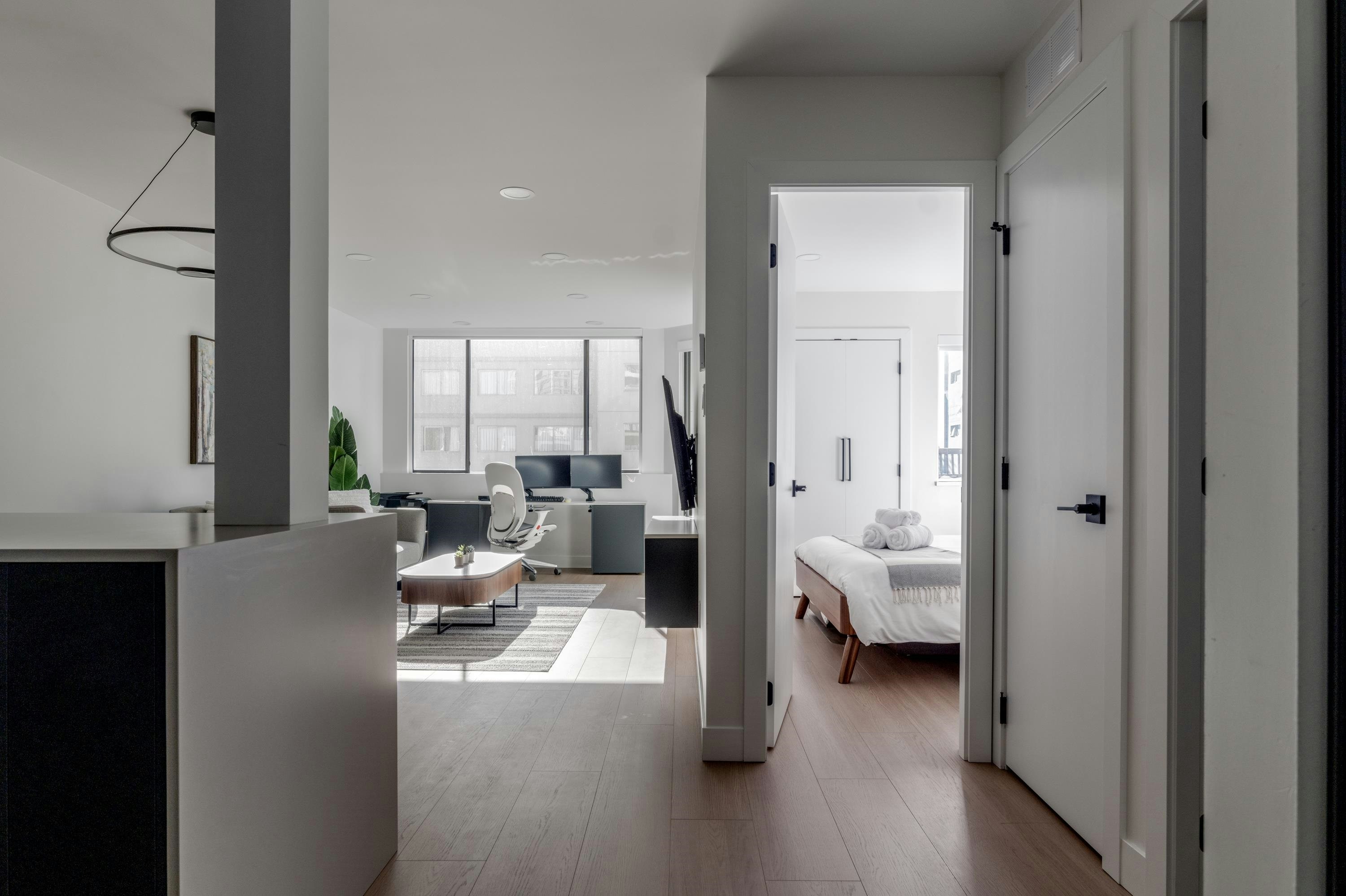 1270 Robson St, Vancouver, BC, V6E 3Z6