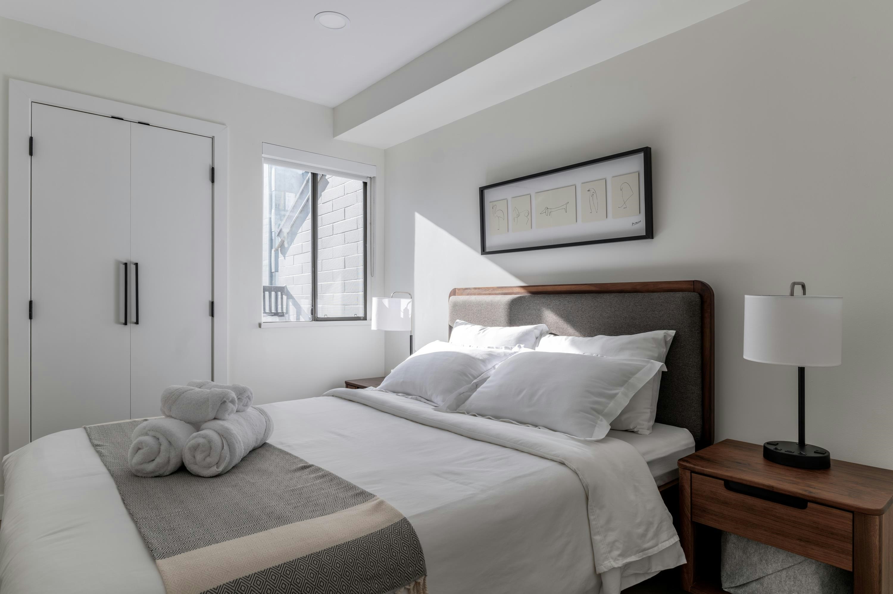 1270 Robson St, Vancouver, BC, V6E 3Z6 - 5