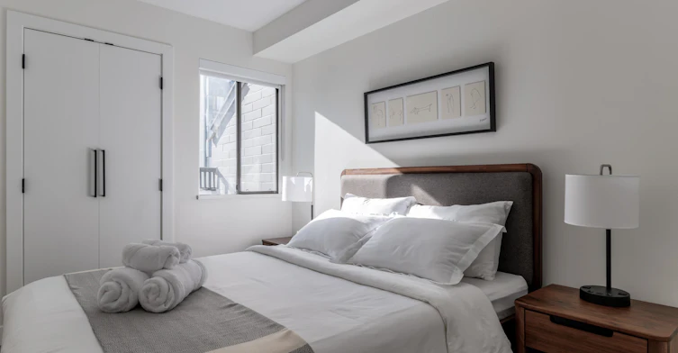1270 Robson St, Vancouver, BC, V6E 3Z6 - 5