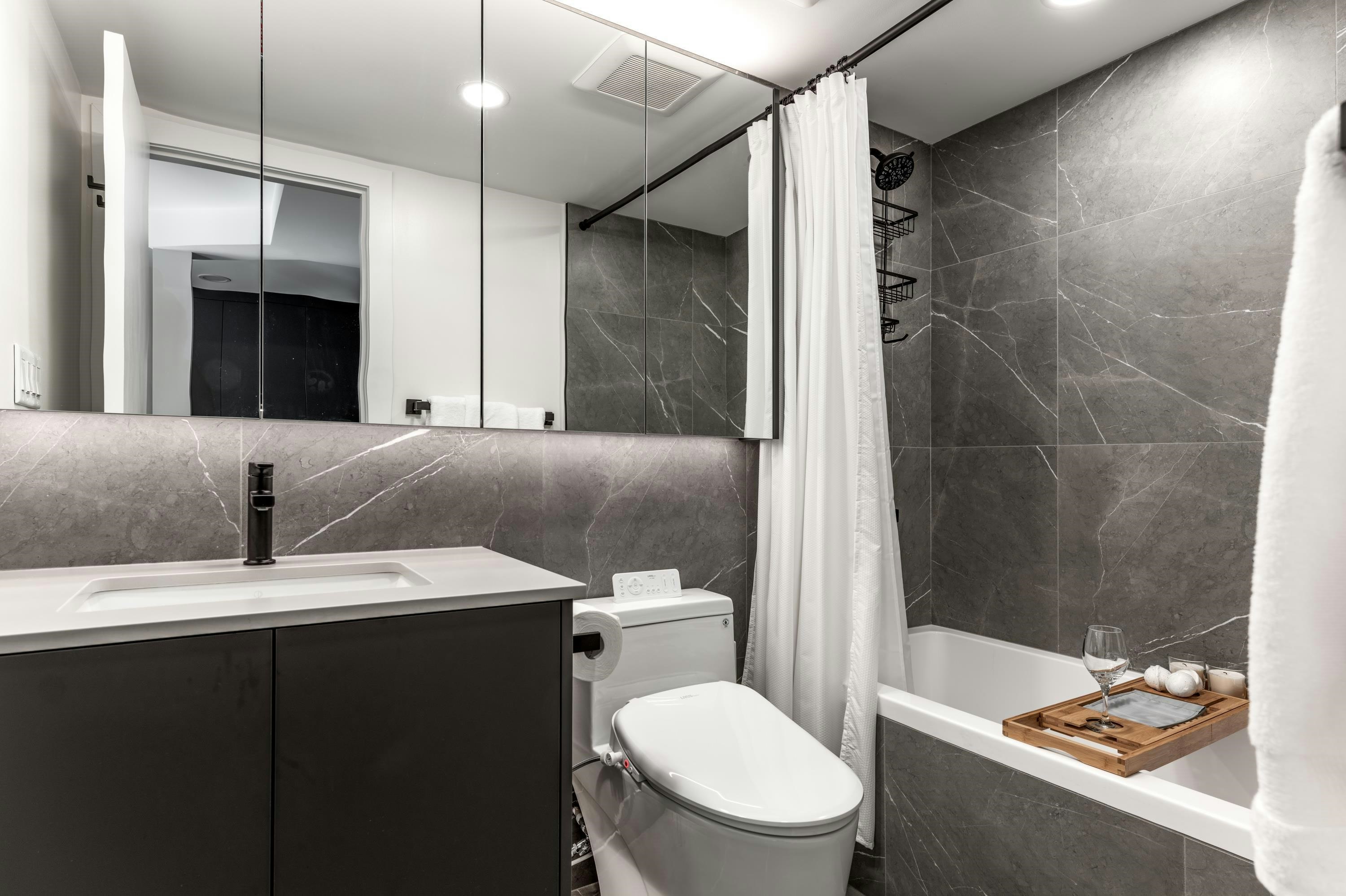 1270 Robson St, Vancouver, BC, V6E 3Z6 - 8