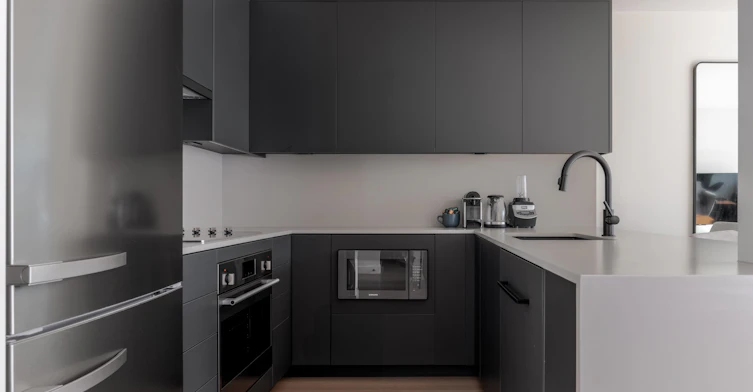 1270 Robson St, Vancouver, BC, V6E 3Z6 - 4