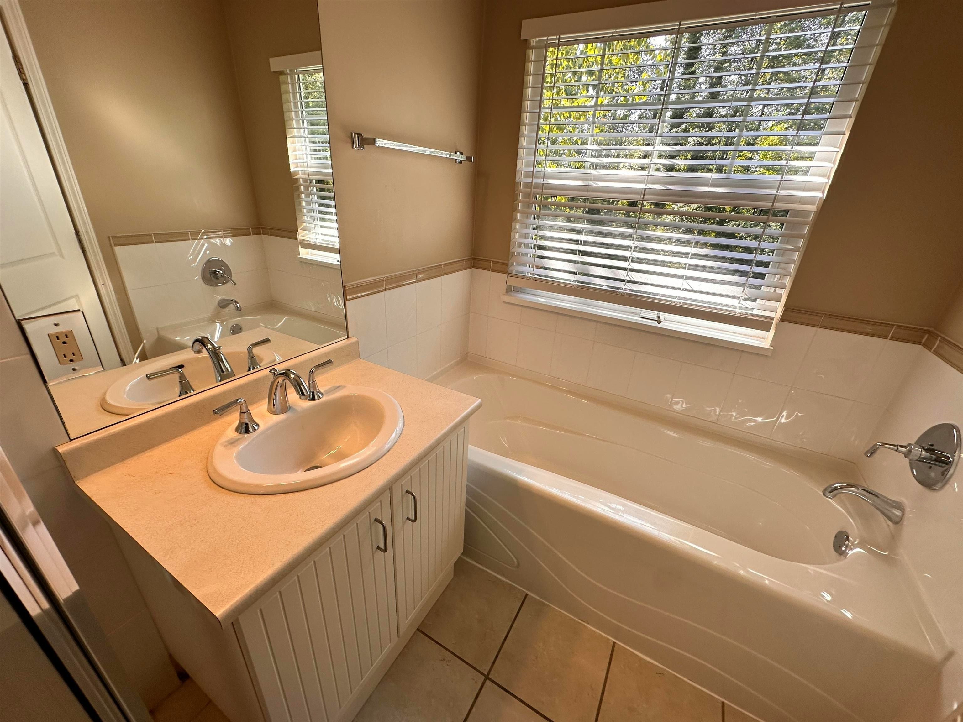 301-3000 Riverbend Drive, Coquitlam, BC, V3C 6R1 - 17