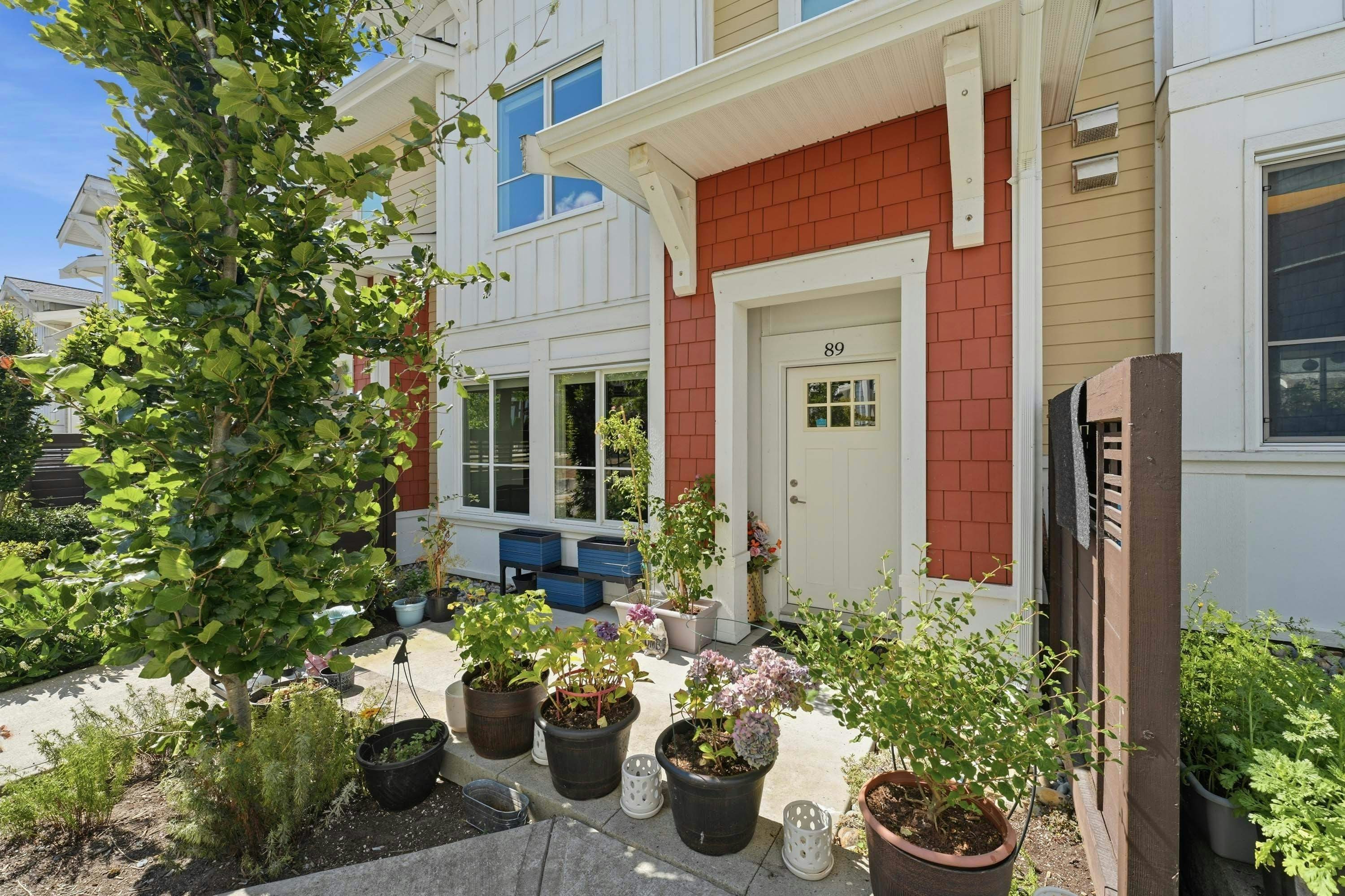 89-16561 17a Street, Surrey, BC, V3Z 1J3