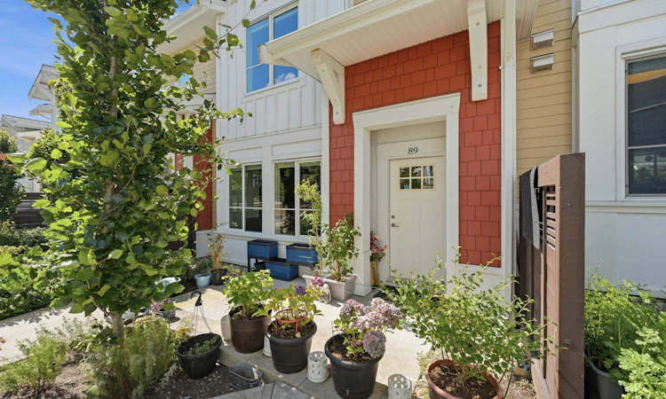 89-16561 17a Street