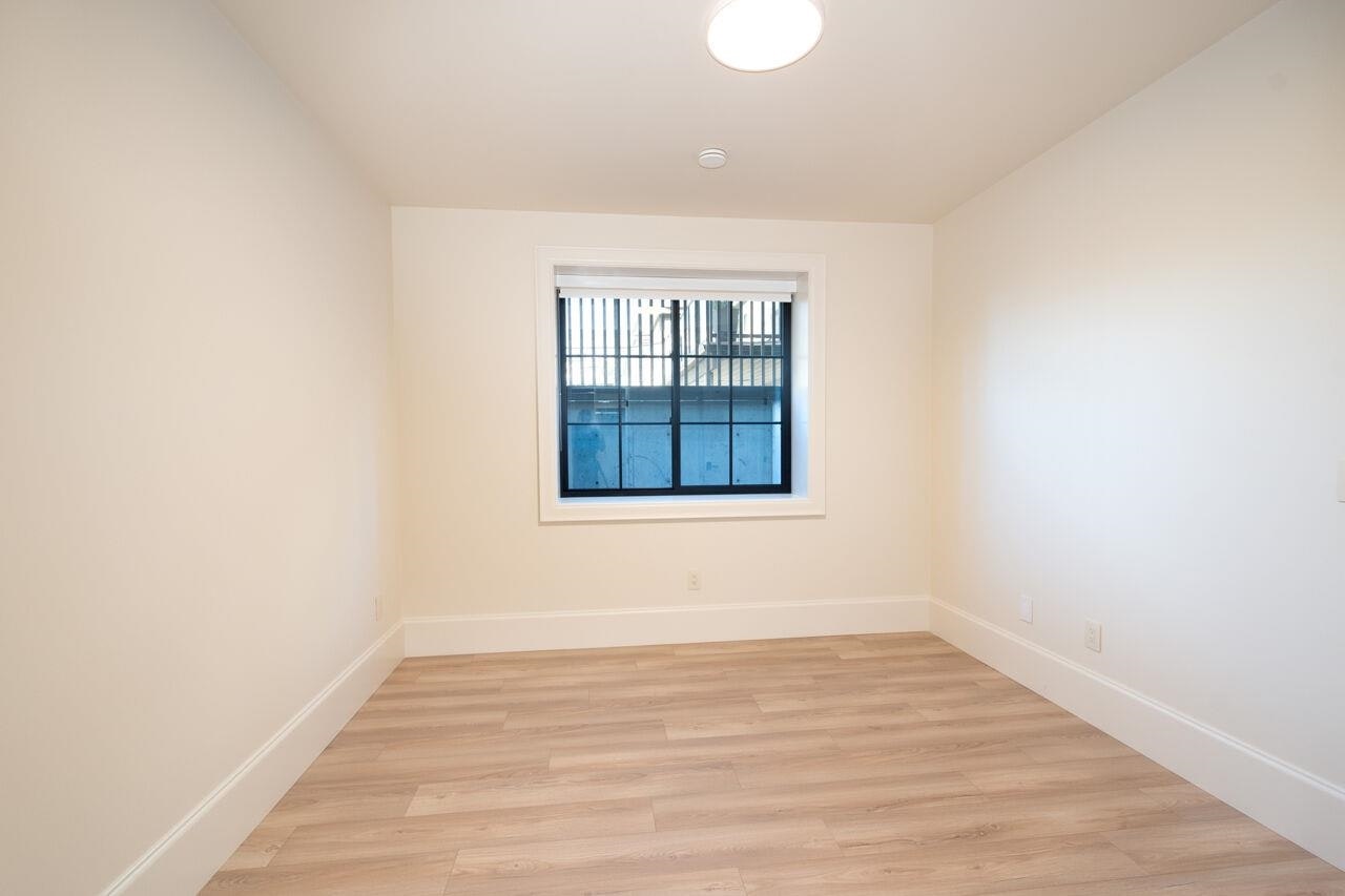 Lower-5770 Kitchener Street, Burnaby, BC, V5B 2J2 - 27