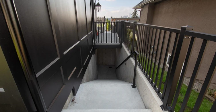 Lower-5770 Kitchener Street, Burnaby, BC, V5B 2J2 - 2