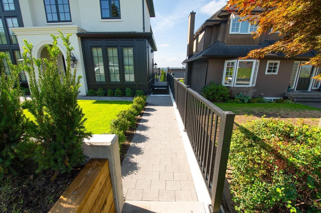 Lower-5770 Kitchener Street, Burnaby, BC, V5B 2J2
