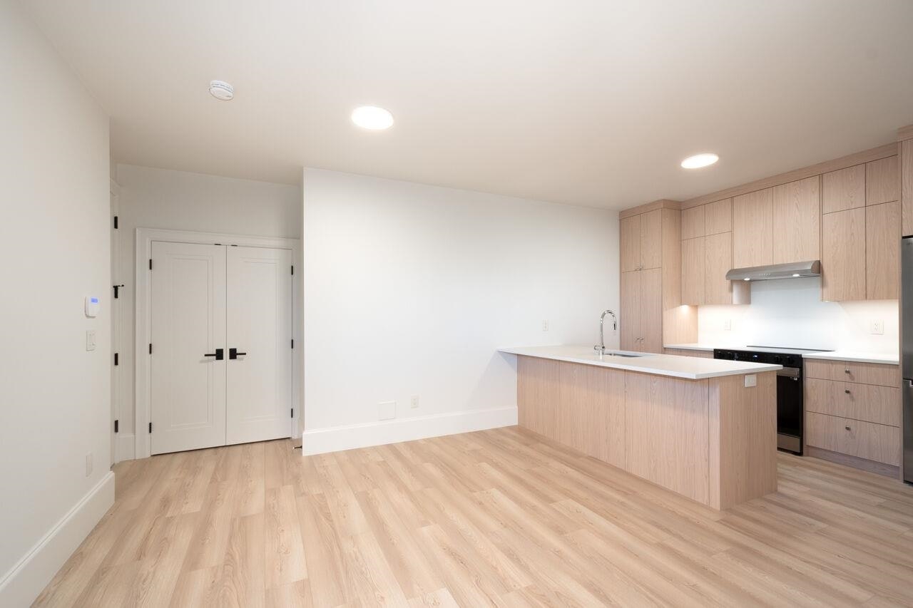Lower-5770 Kitchener Street, Burnaby, BC, V5B 2J2 - 7