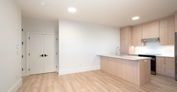 Lower-5770 Kitchener Street, Burnaby, BC, V5B 2J2 - 7