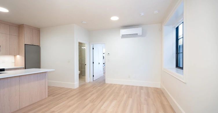 Lower-5770 Kitchener Street, Burnaby, BC, V5B 2J2 - 8