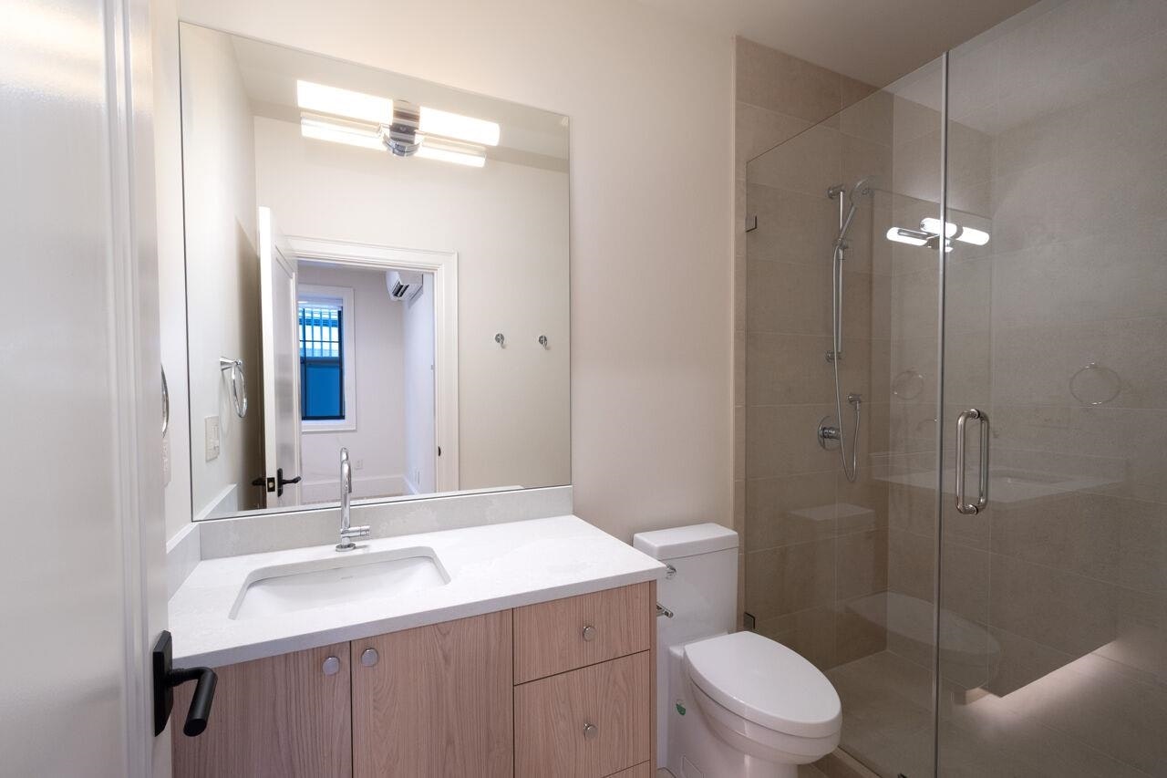 Lower-5770 Kitchener Street, Burnaby, BC, V5B 2J2 - 30