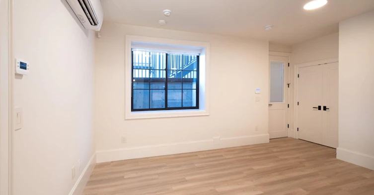 Lower-5770 Kitchener Street, Burnaby, BC, V5B 2J2 - 5