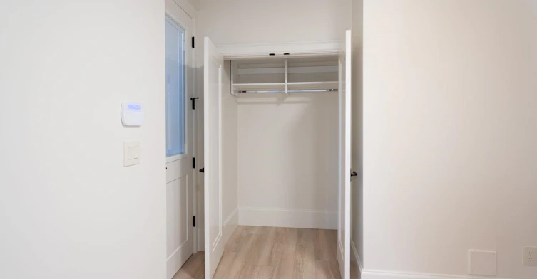 Lower-5770 Kitchener Street, Burnaby, BC, V5B 2J2 - 4