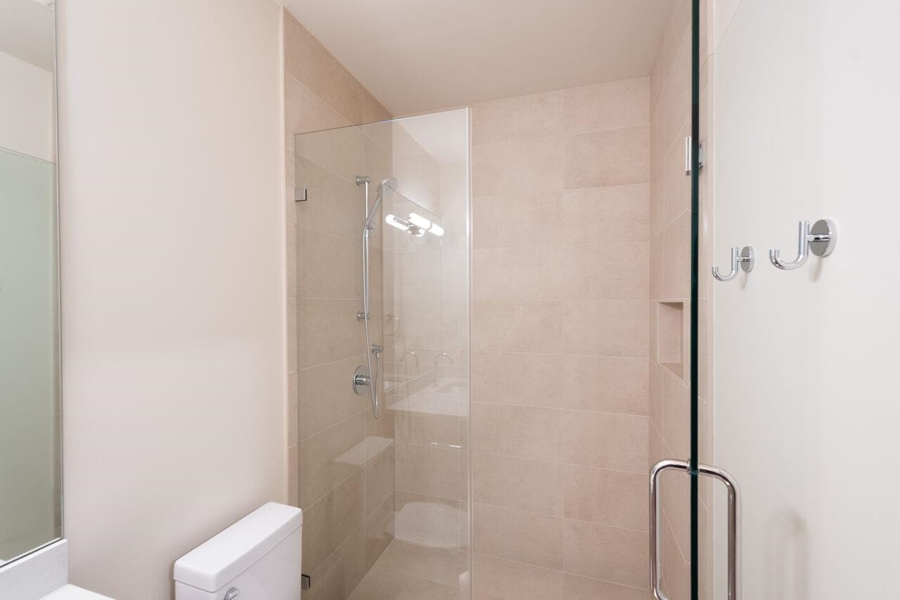 Lower-5770 Kitchener Street, Burnaby, BC, V5B 2J2 - 32