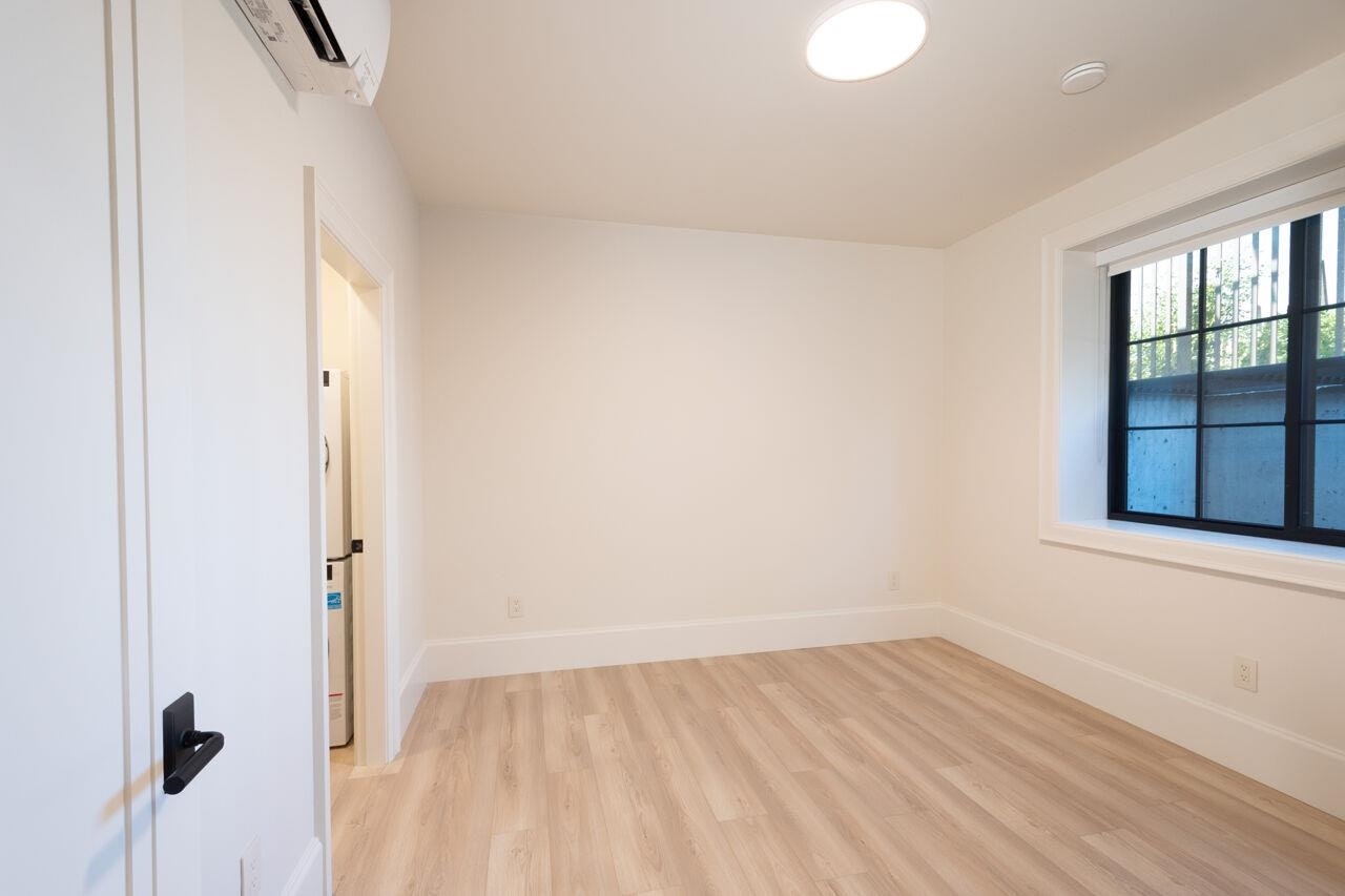 Lower-5770 Kitchener Street, Burnaby, BC, V5B 2J2 - 26