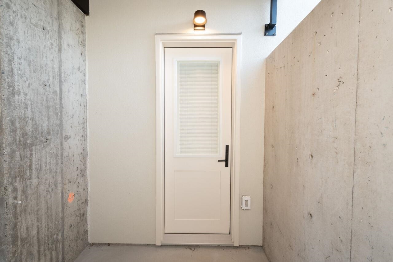 Lower-5770 Kitchener Street, Burnaby, BC, V5B 2J2 - 3