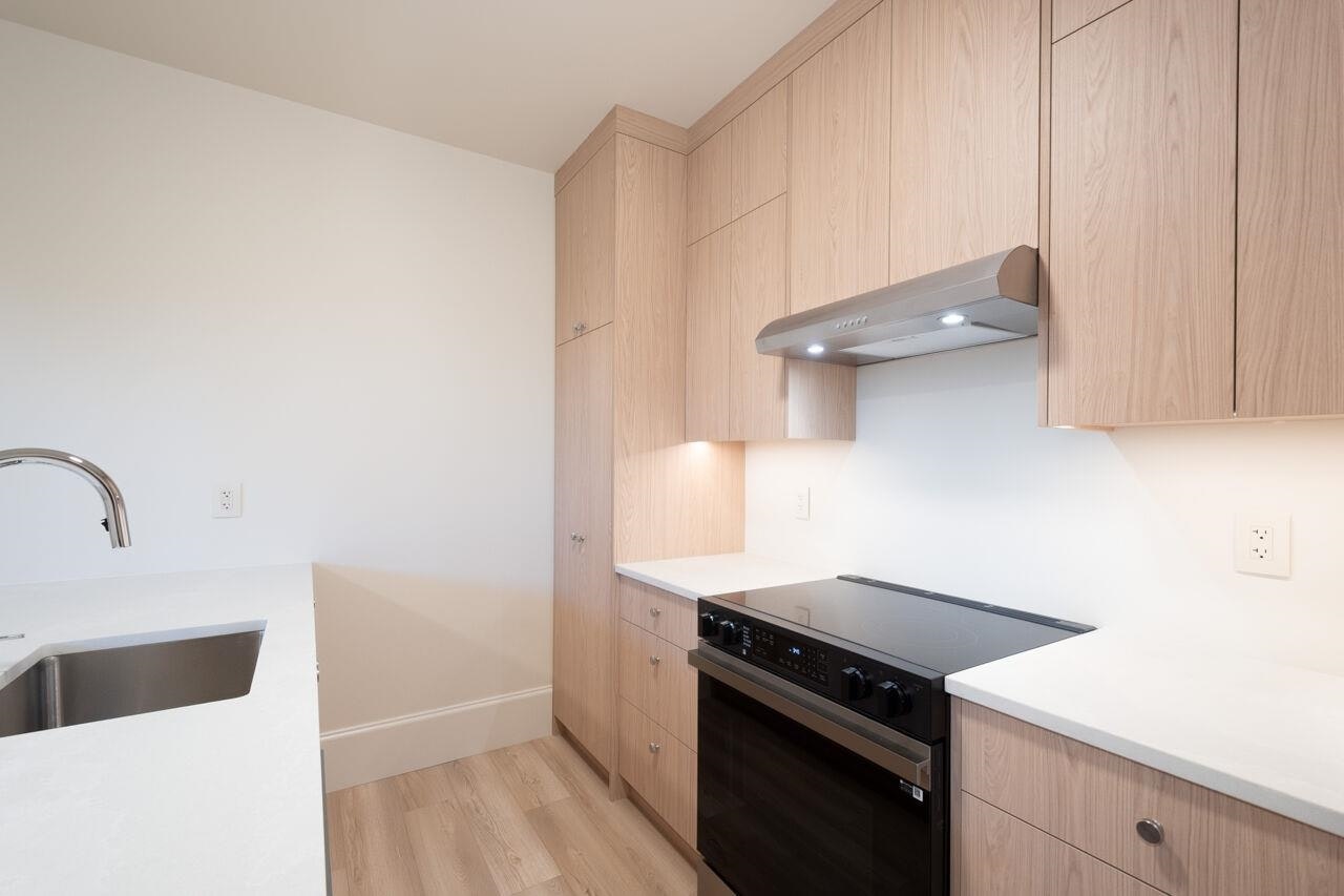 Lower-5770 Kitchener Street, Burnaby, BC, V5B 2J2 - 18