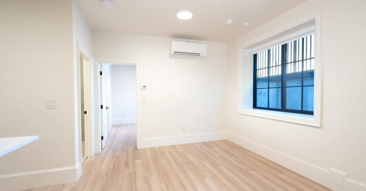 Lower-5770 Kitchener Street, Burnaby, BC, V5B 2J2 - 9