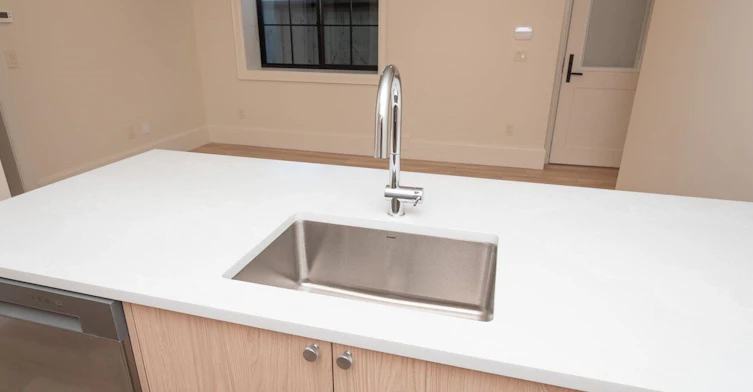 Lower-5770 Kitchener Street, Burnaby, BC, V5B 2J2 - 23