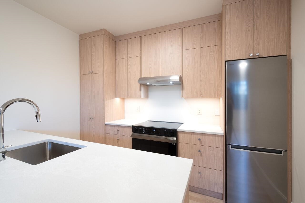 Lower-5770 Kitchener Street, Burnaby, BC, V5B 2J2 - 17