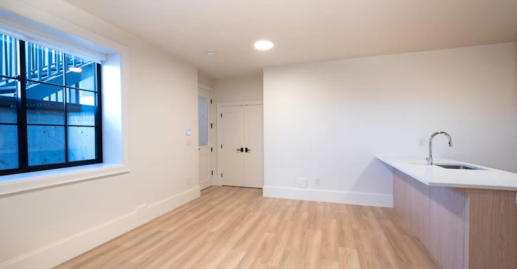 Lower-5770 Kitchener Street, Burnaby, BC, V5B 2J2 - 6