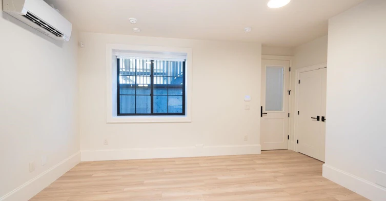 Lower-5770 Kitchener Street, Burnaby, BC, V5B 2J2 - 12