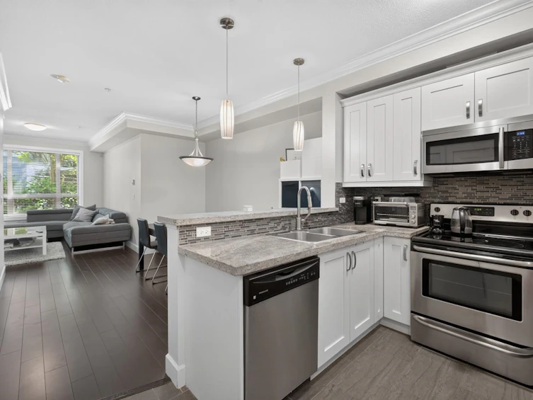 218-13897 Fraser Highway, Surrey, BC, V3T 0G8