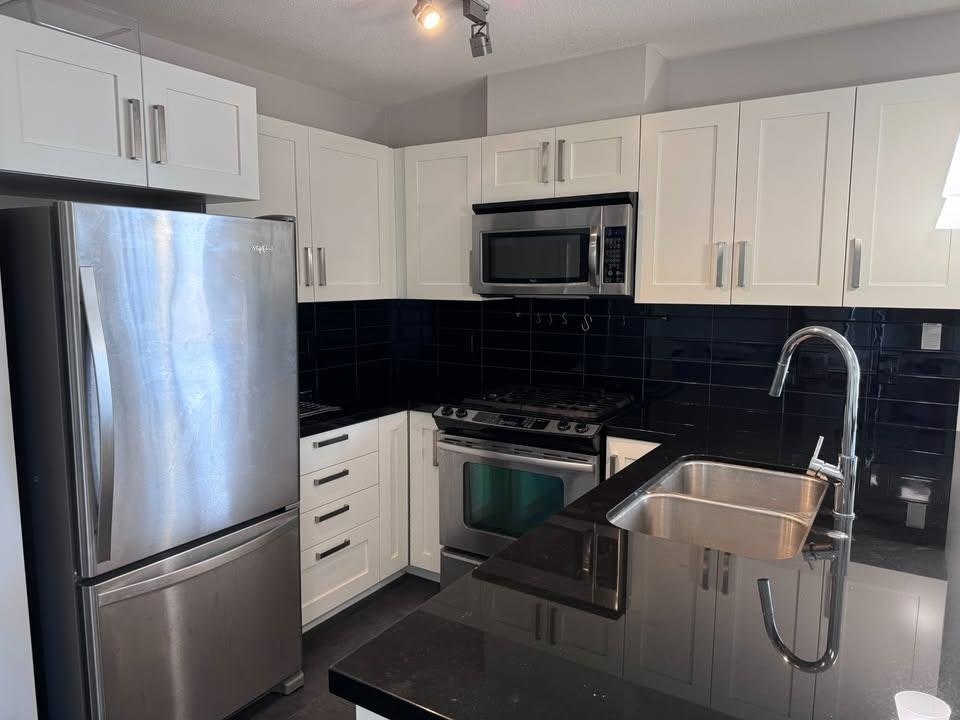 2202-2133 Douglas Rd, Burnaby, BC, V5C 0E9 - 2