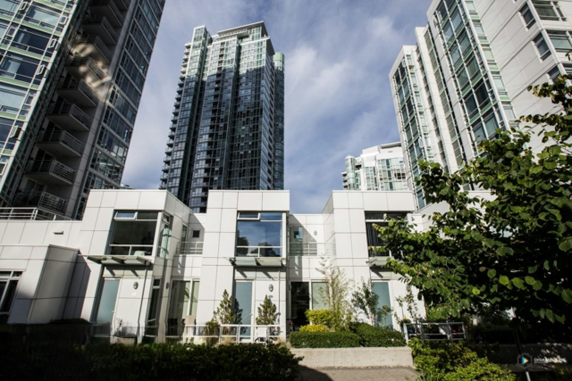 THN-1111 Marinaside Crescent, Vancouver, BC, V6Z 2Y3 - 2