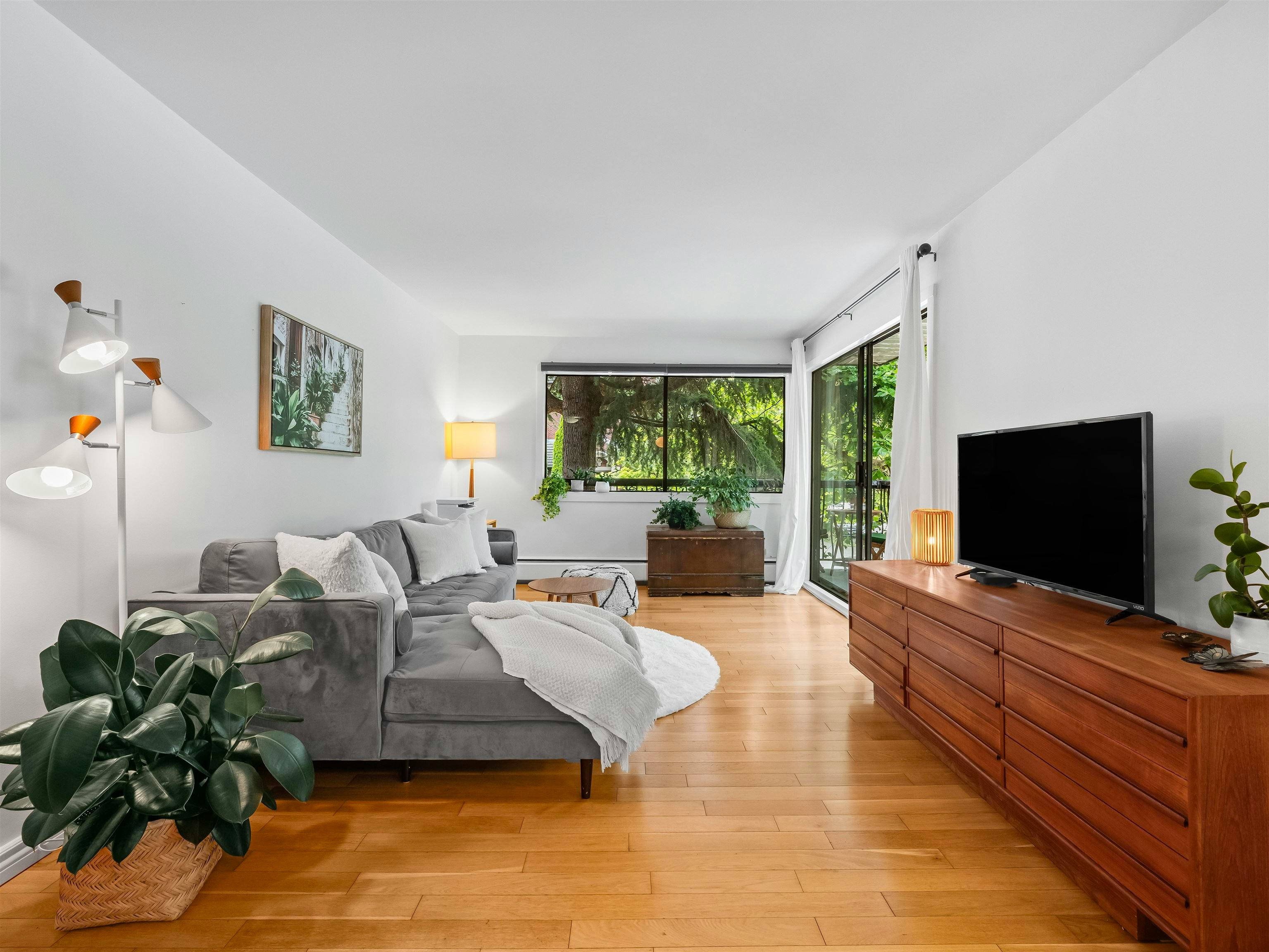 201-2330 Maple Street - 4