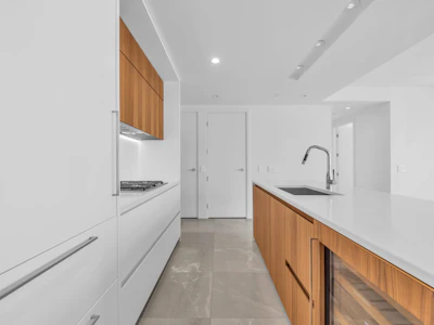 2005-885 Cambie Street - 4