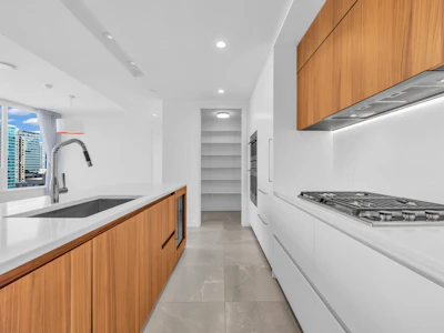 2005-885 Cambie Street - 3