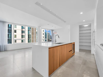 2005-885 Cambie Street - 2