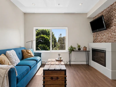 206-1273 Marine Drive - 2