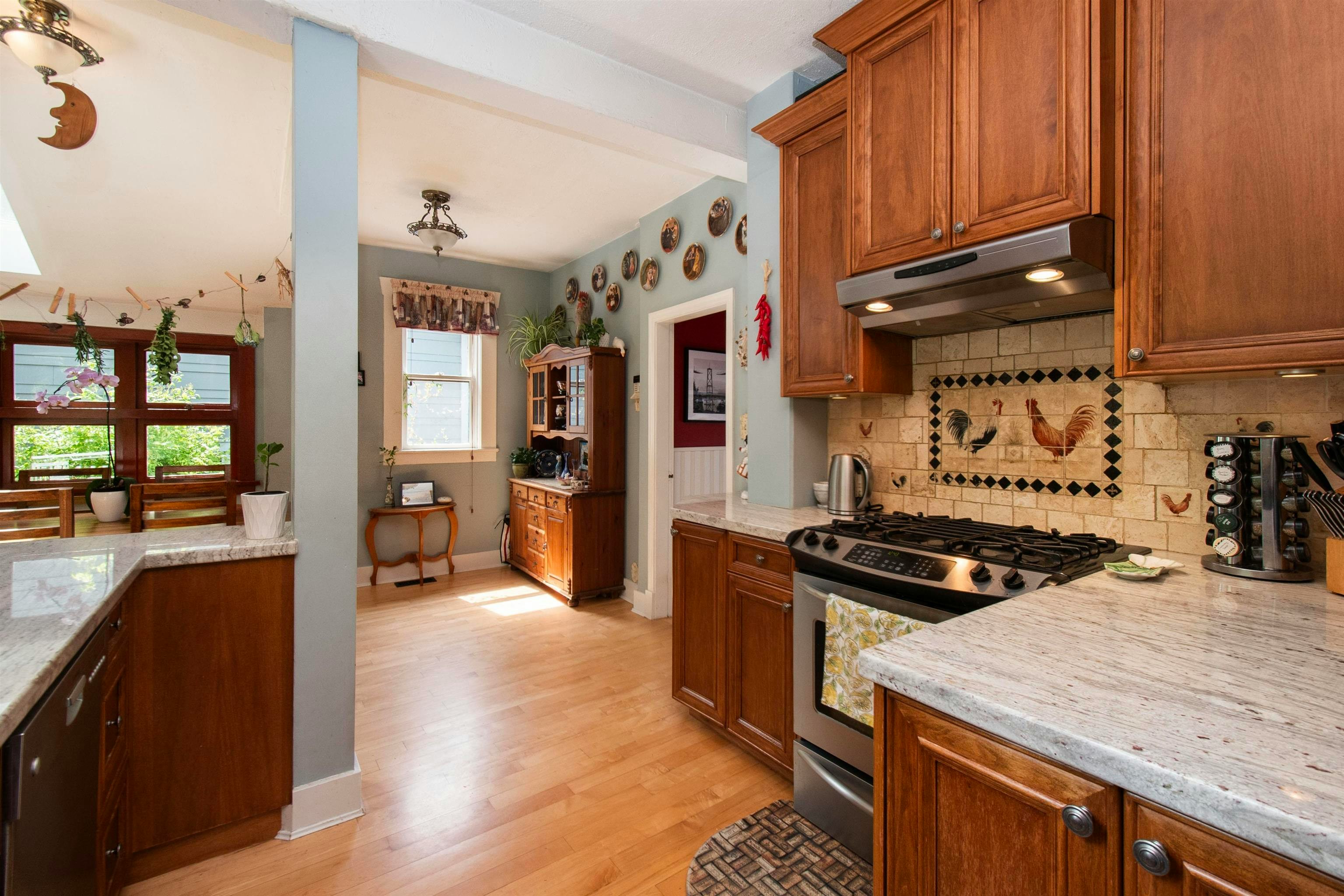 1560 Macgowan Avenue, North Vancouver, BC, V7P 2X2 - 15