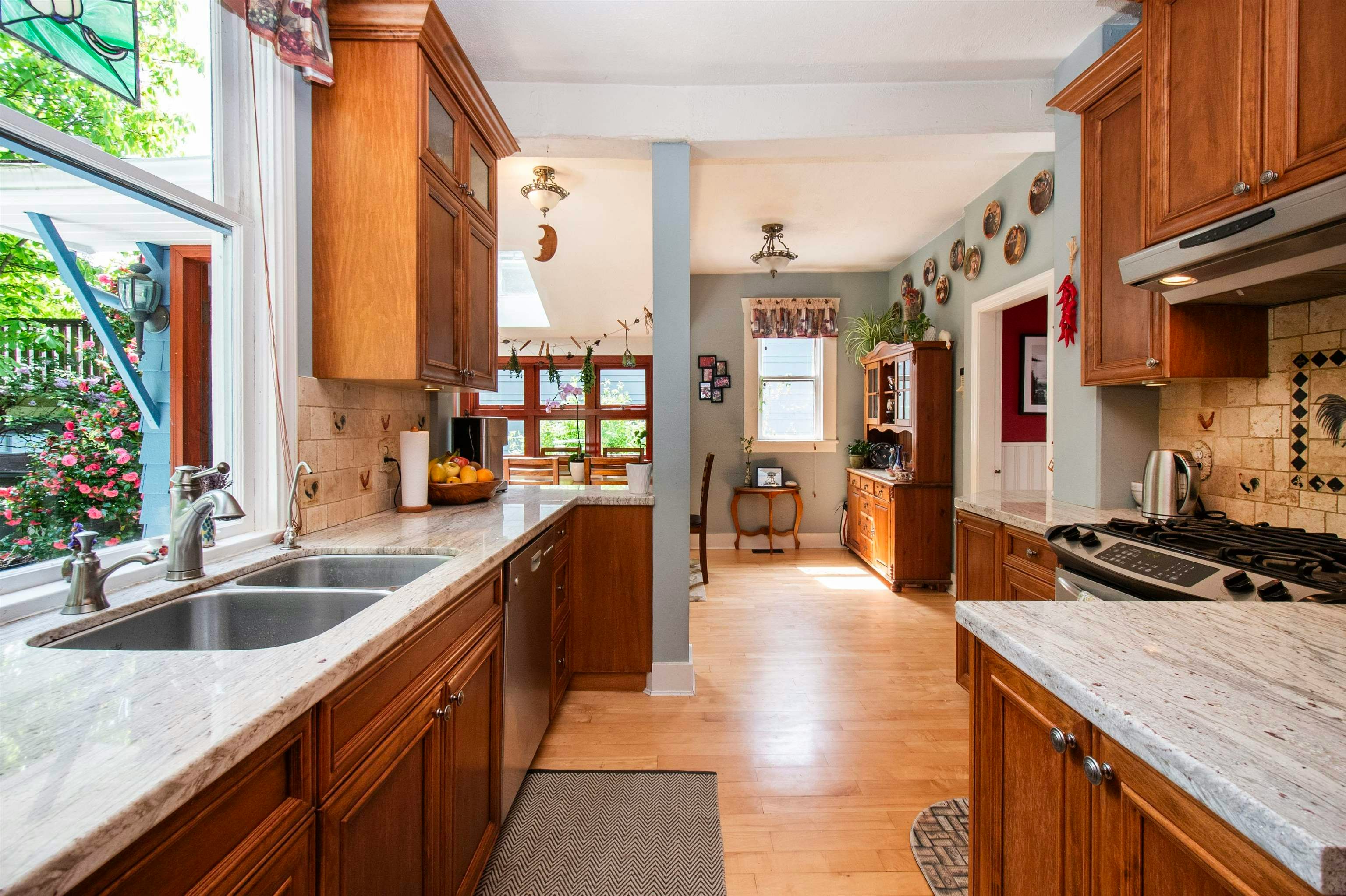 1560 Macgowan Avenue, North Vancouver, BC, V7P 2X2 - 14