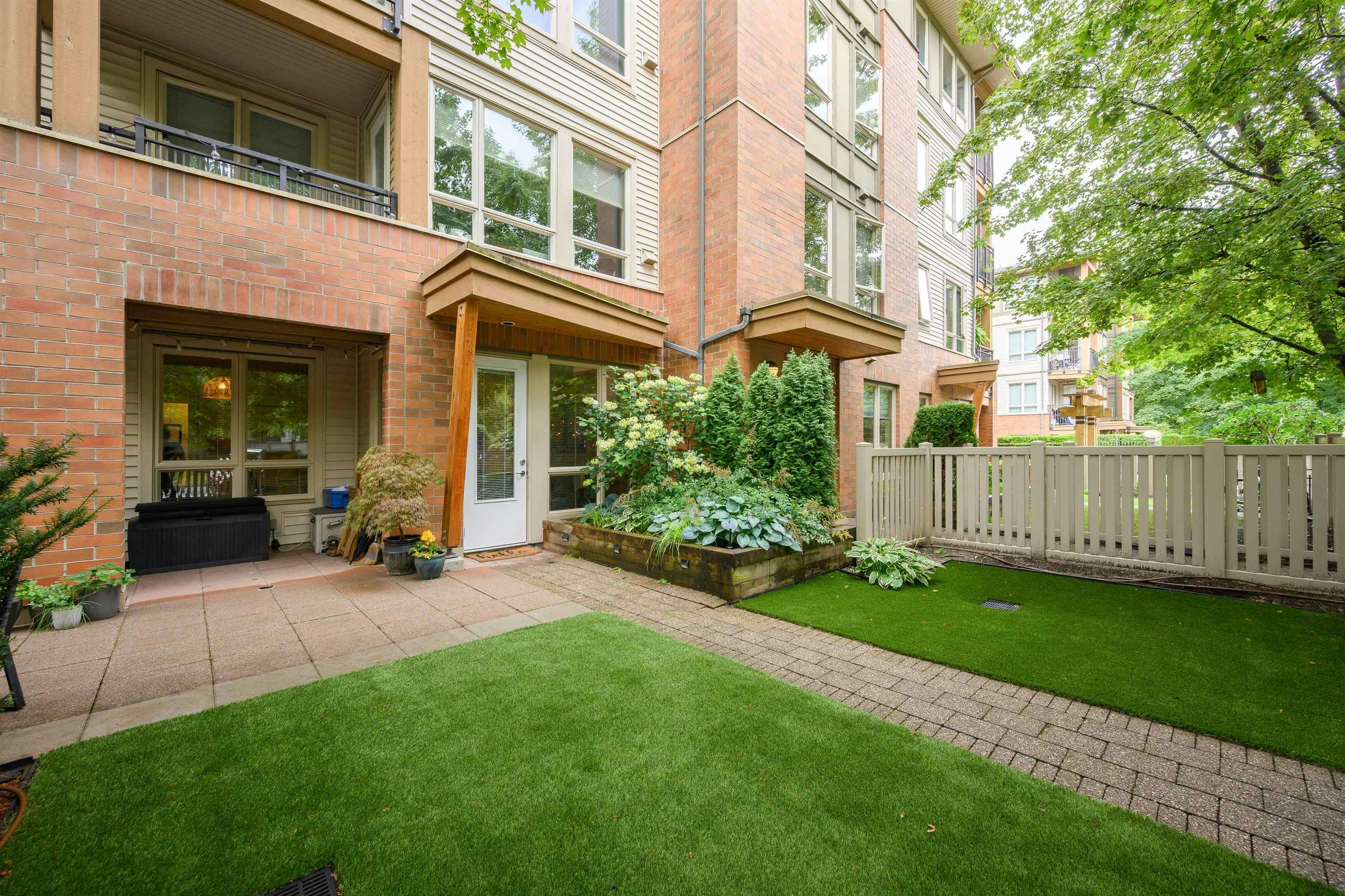 112-2601 Whiteley Court, North Vancouver, BC, V7J 2R7