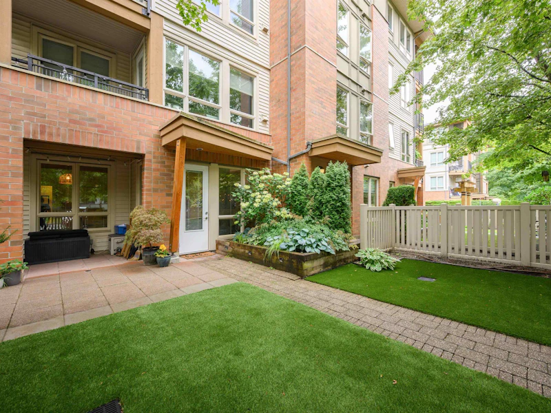 112 - 2601 Whiteley Court, North Vancouver BC