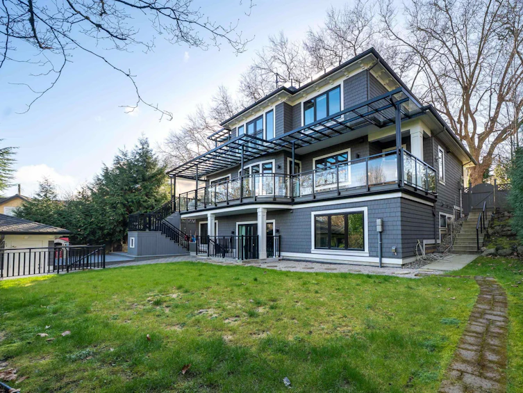 3955 W Broadway, Vancouver, BC, V6R 2C2 - 38