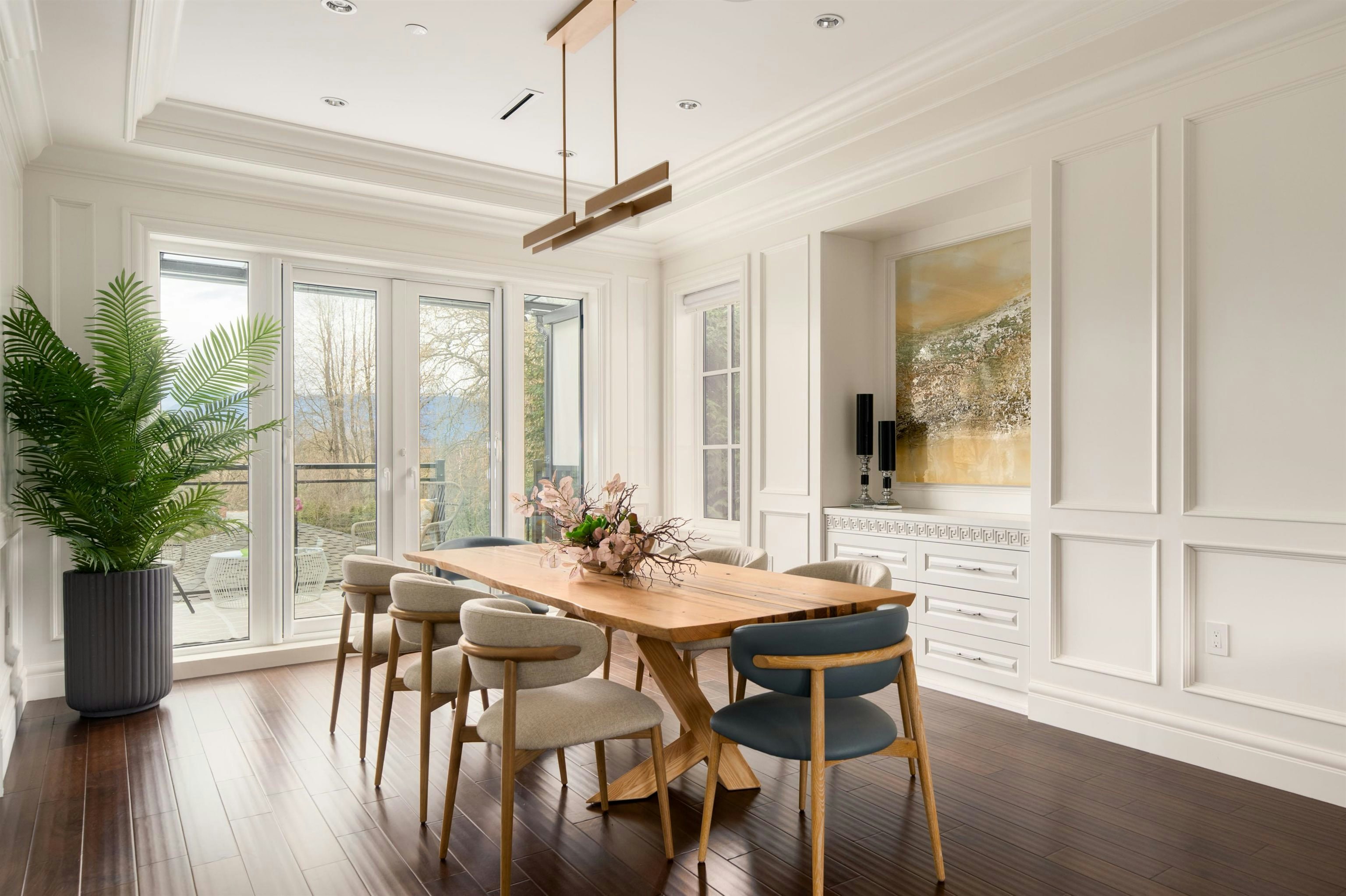 3955 W Broadway, Vancouver, BC, V6R 2C2 - 8