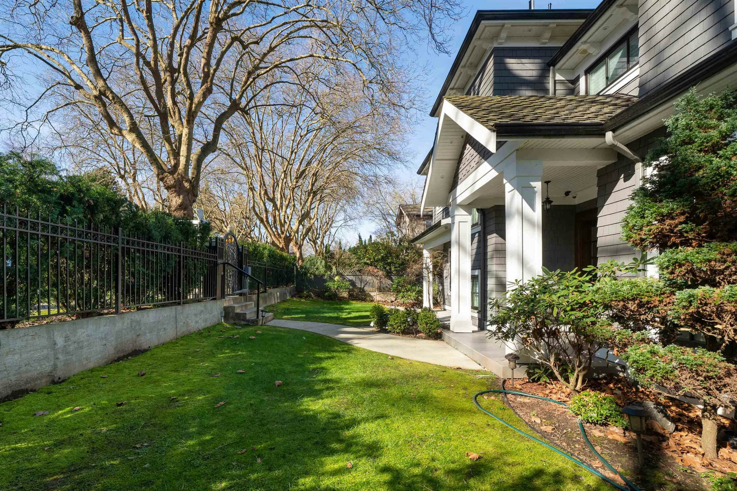 3955 W Broadway, Vancouver, BC, V6R 2C2 - 39