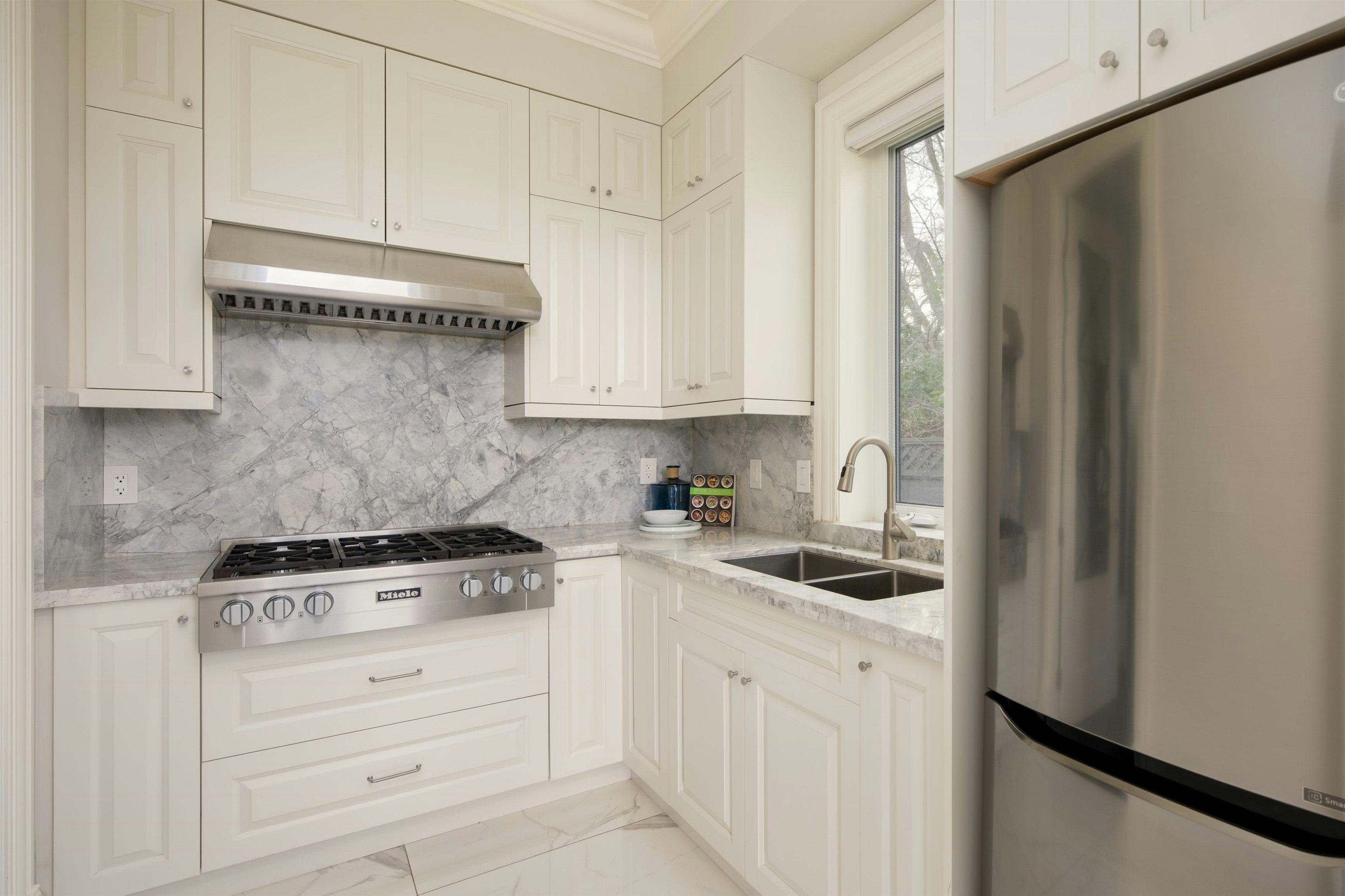 3955 W Broadway, Vancouver, BC, V6R 2C2 - 18
