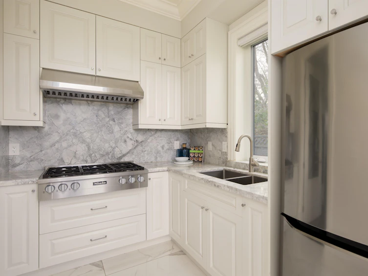 3955 W Broadway, Vancouver, BC, V6R 2C2 - 18