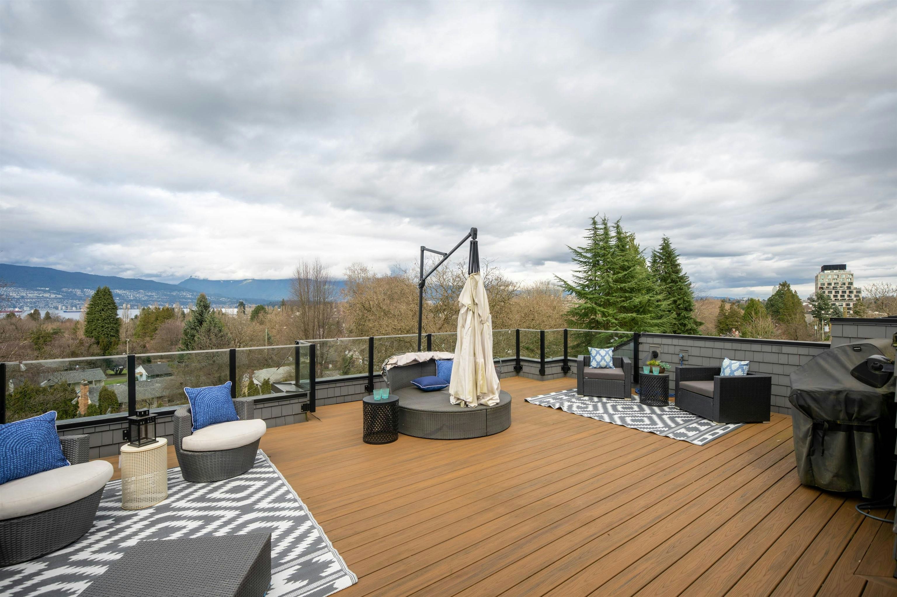 3955 W Broadway, Vancouver, BC, V6R 2C2 - 36