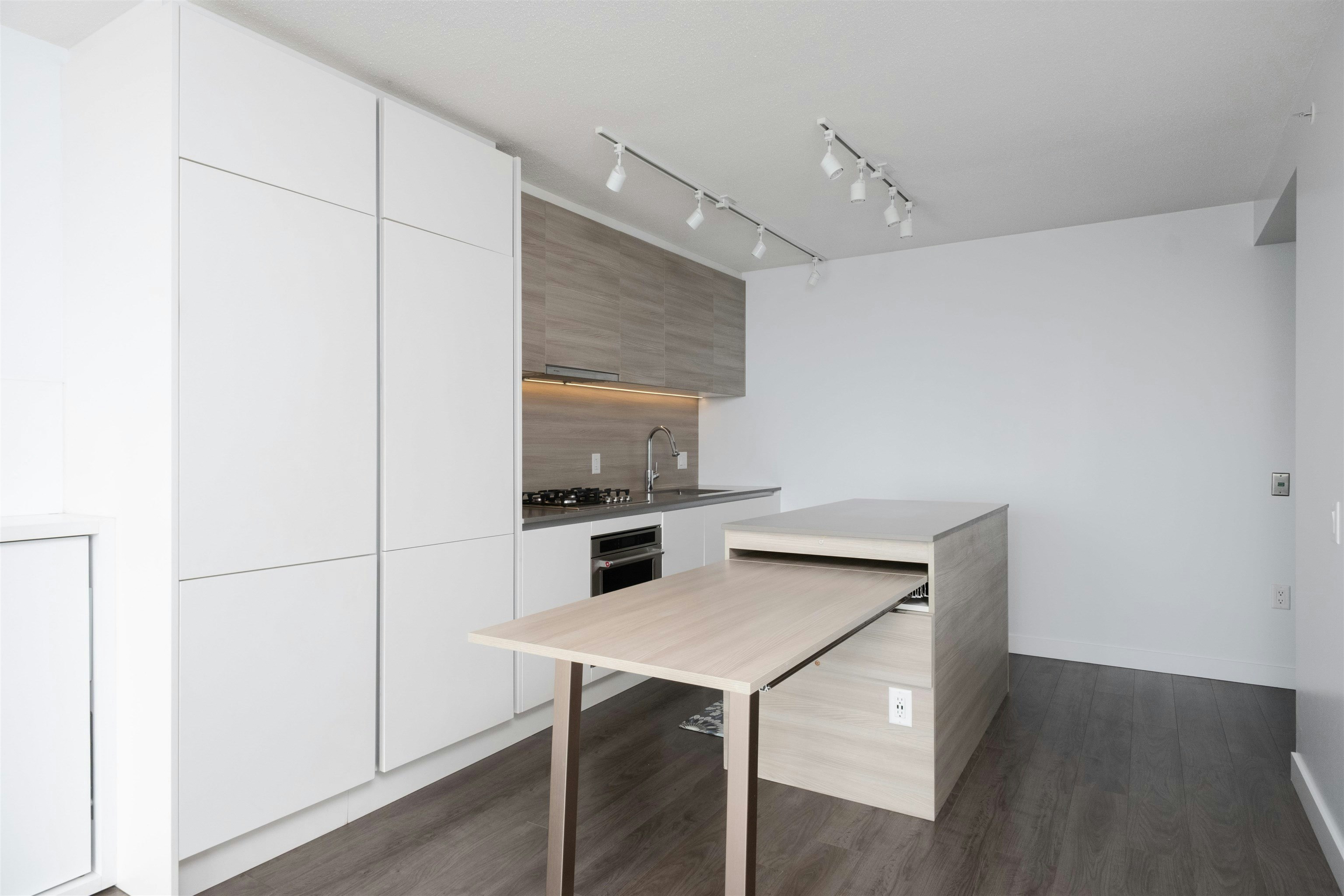 1012-988 Quayside Drive, New Westminster, BC, V3M 0L5 - 9
