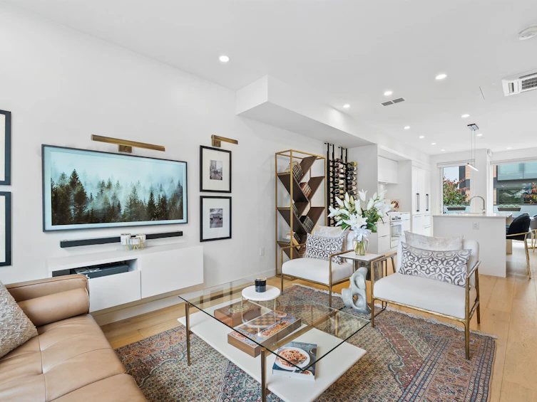 207-649 E 3 Street, North Vancouver, BC, V7L 1G6 - 2